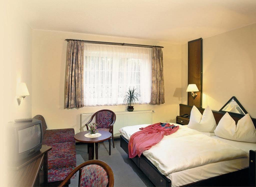 Familienhotel Zur Linde Panschwitz-Kuckau Εξωτερικό φωτογραφία